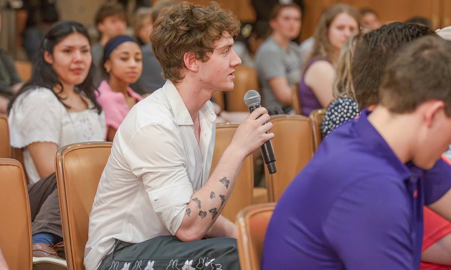 The audience asks about bureaucracy in policy change, which countries are doing the most to combat the climate crisis and how to talk to people who don't believe climate change is real. 
