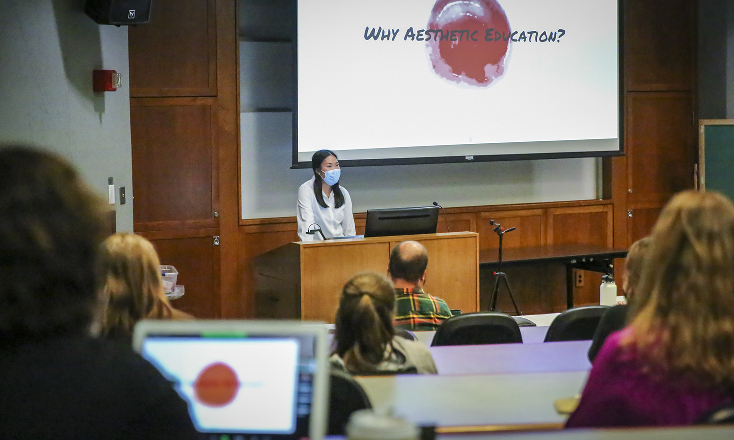 In This Week in Photos, we feature the 13th annual Senior Symposium that was held on Friday. Here, Bliss Doney ’22 presents her work “Why Aesthetic Education Matters to Children” conducted with Professor of Dance Donna Davenport.