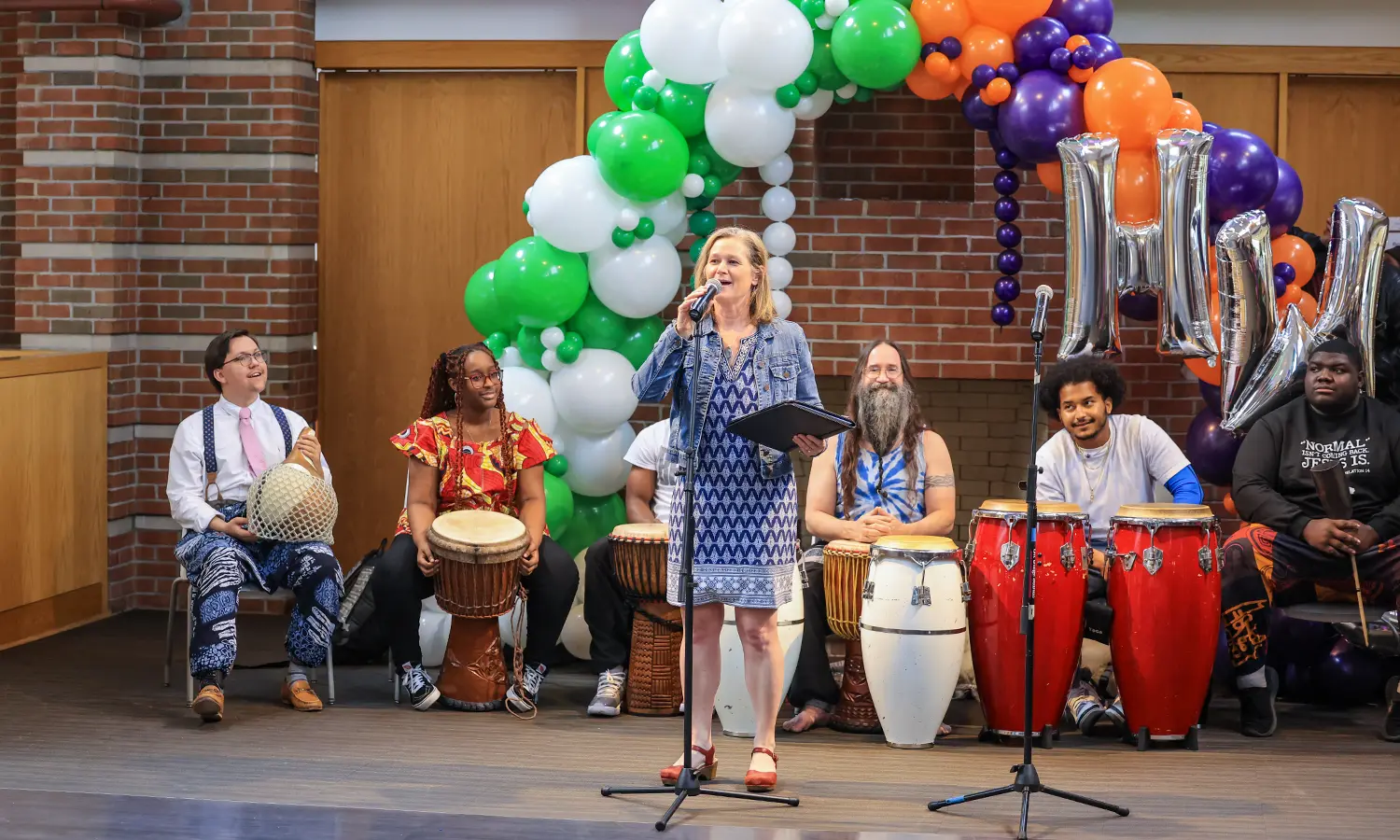 In This Week in Photos, we feature highlights from the inaugural HWS Day, a student showcase of academic scholarship. Here, Provost and Dean of Faculty Sarah Kirk kicks off HWS Day at the Community Dinner in the Great Hall of Saga.