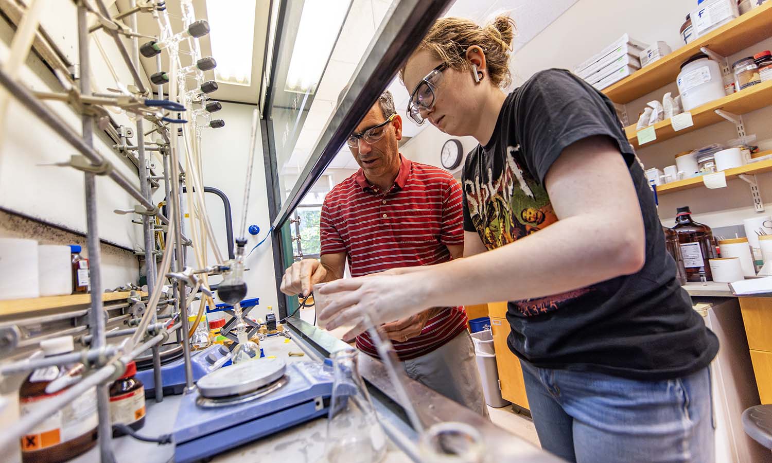 This week, we’re spotlighting students engaged in research with faculty this summer. Here, Aspen Suwyn ’25 works with Professor of Chemistry Justin Miller to synthesize proteins and other molecules with possible pharmaceutical applications.