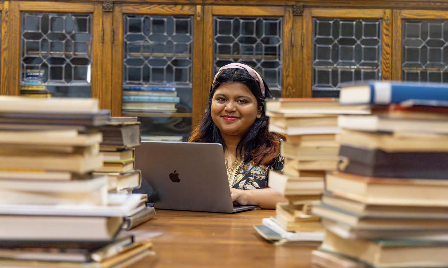 Fairooj Suhita ‘27 finds the Houghton House Library to be a great space for introspection between classes there and at the Elliott Studio Arts Center. 