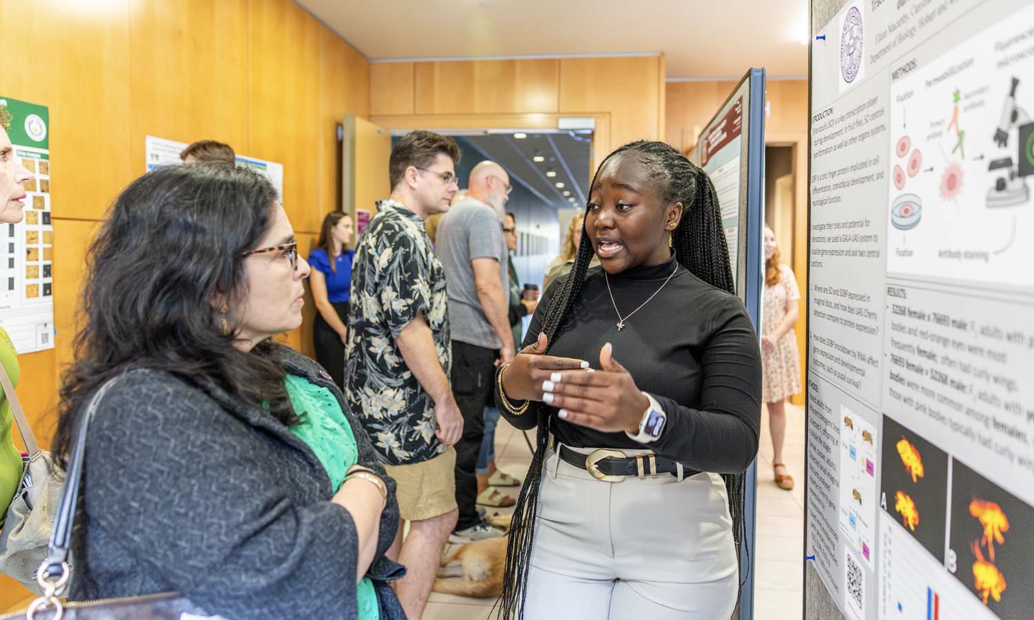 Ellean Macarthy ‘27 explains the genetic research project that she conducted with Genevieve Larkin ‘27, Caroline Gannon ‘26 and Professor of Biology Kristy Kenyon this summer.  