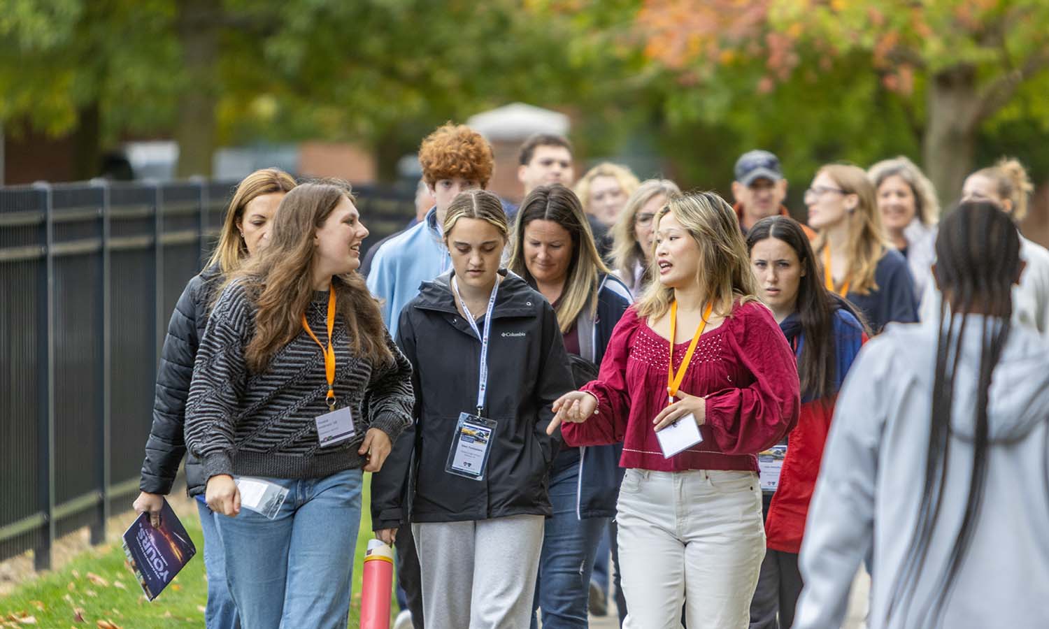 On Saturday, Phoebe Anderson ’26 and Elle Xu ’26 lead families on a tour through campus. 