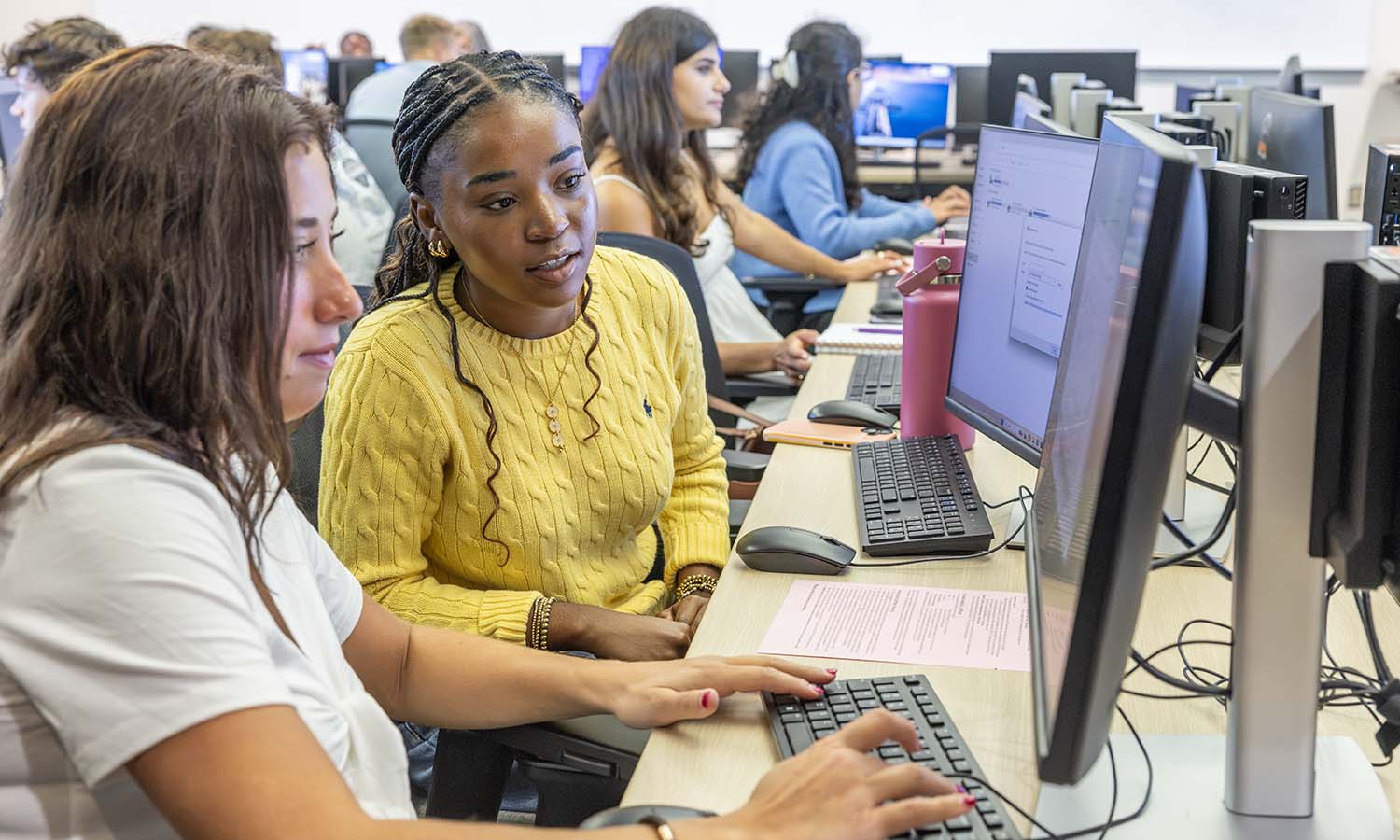 Students collaborate during Professor of Environmental Studies John Halfman’s “Introduction to GIS” course on the first day of class. 