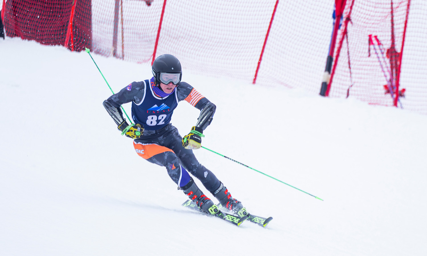 Ethan Hine ’27 races down the mountain as he helps Hobart secure its second straight Mideast Regional Championship. 