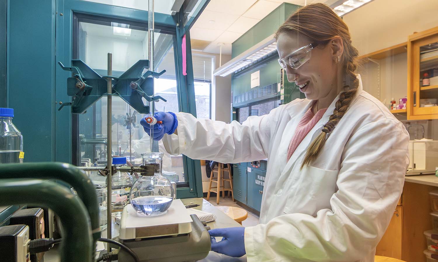 During a lab for “Quantitative Analysis” with Professor of Chemistry Walter Bowyer, Sasha Ardasheva ‘27 completes an acid/base titration using a colored indicator to determine the percentage of carbonate in a sample of ash. 
