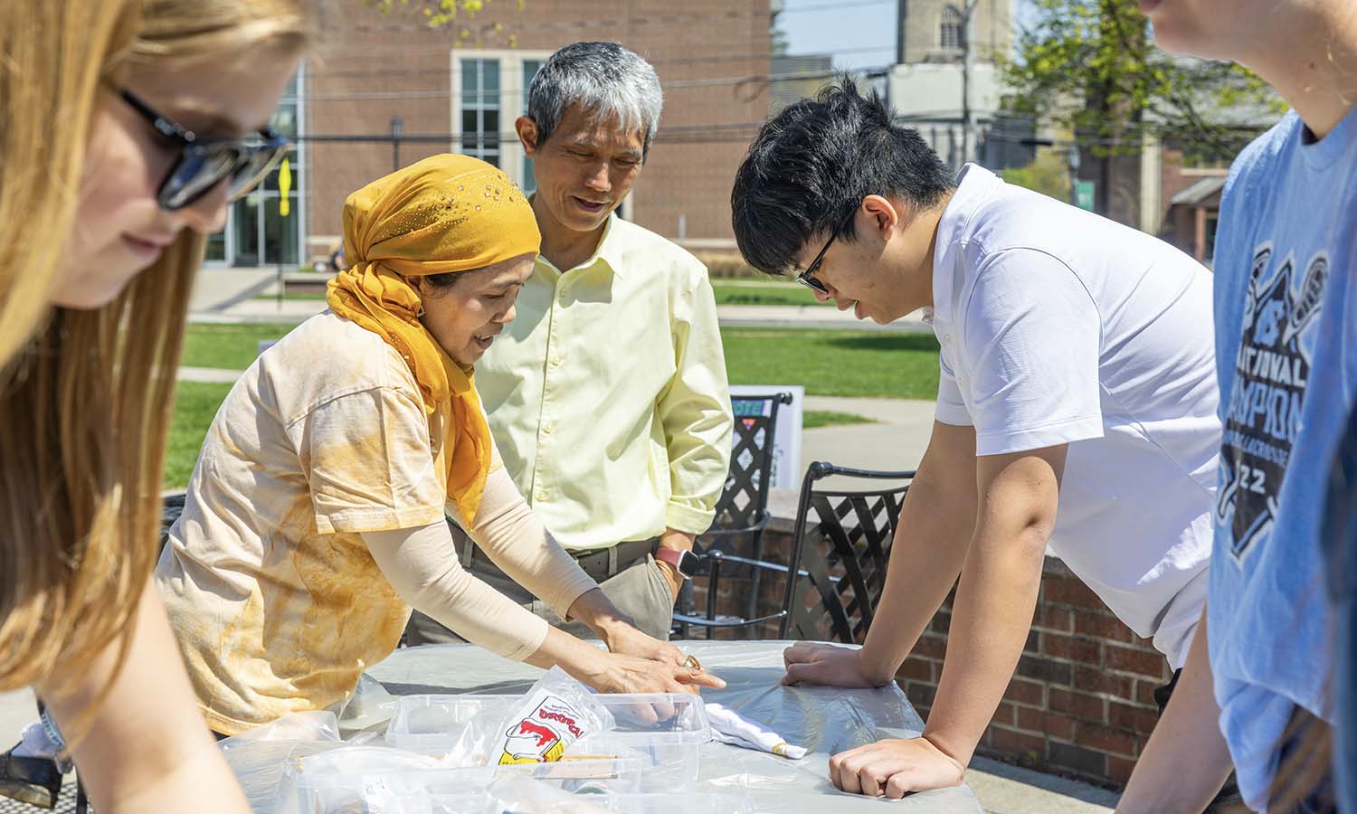 Professor of Religious Studies Etin Anwar and Associate Professor of Religious Studies Shalahudin Kafrawi work with students using various shibori techniques to transfer colors to fabrics or clothes with folding, wrapping, twisting, stitching and binding. 