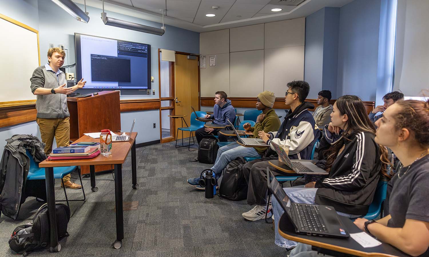 Visiting Assistant Professor of Physics Zach Barfield begins a lesson on coding during “Computational Methods.” 