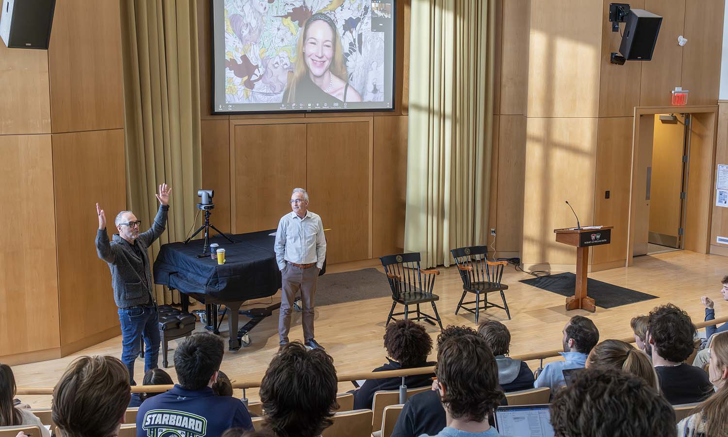 Dan Rosensweig ’83, President and CEO of Chegg, thanks the musician Jewel for speaking about mental health and entrepreneurship to students in “Leadership and Learning in Entrepreneurial Ventures,” co-taught by Rosensweig and Professor of Business Management and Entrepreneurship Tom Drennen. 