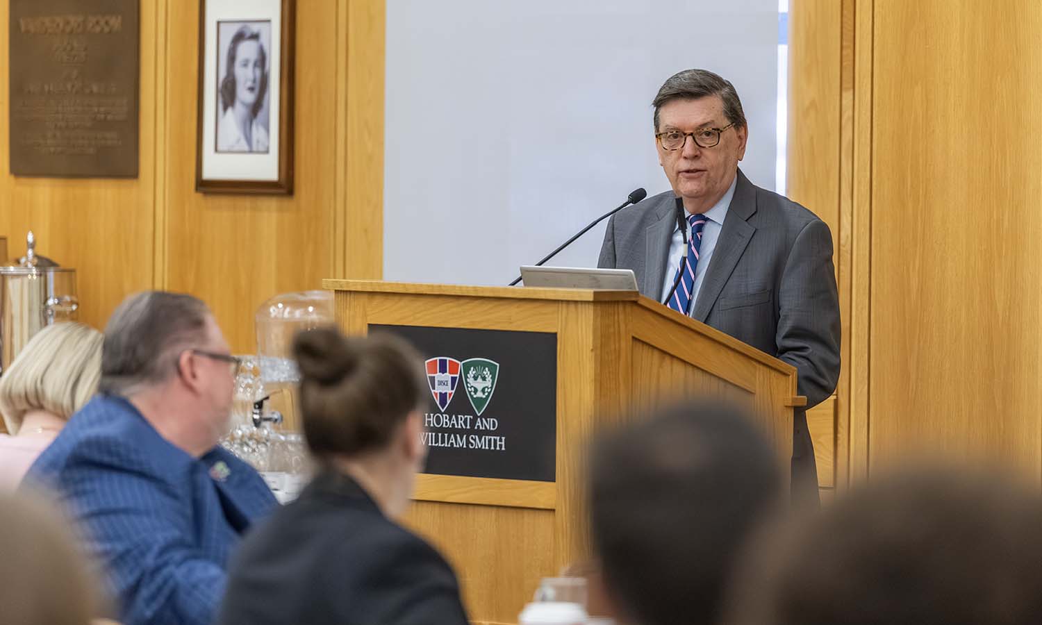 President Mark D. Gearan congratulates athletes who have earned a 4.0 GPA or higher during the spring 2025 or fall 2025 semesters&nbsp;at the annual 4.0 student-athlete breakfast. 