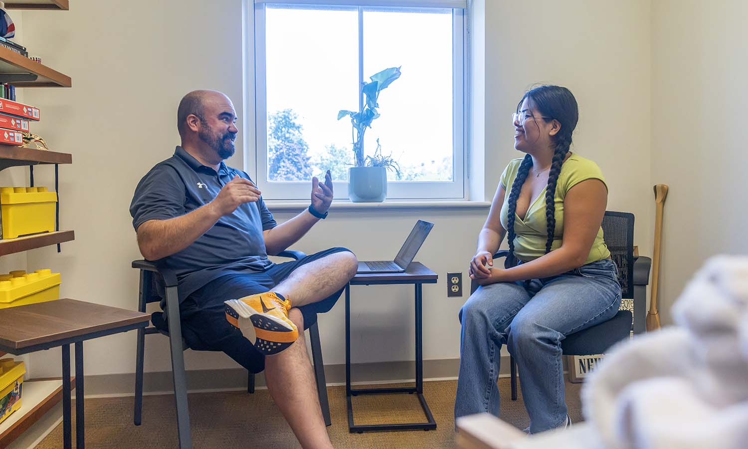 Associate Professor of Business Management and Entrepreneurship Craig Talmage and Kirsten Roman ‘26 discuss a support plan for the Latino Festival that is coming to Geneva this Fall. 
