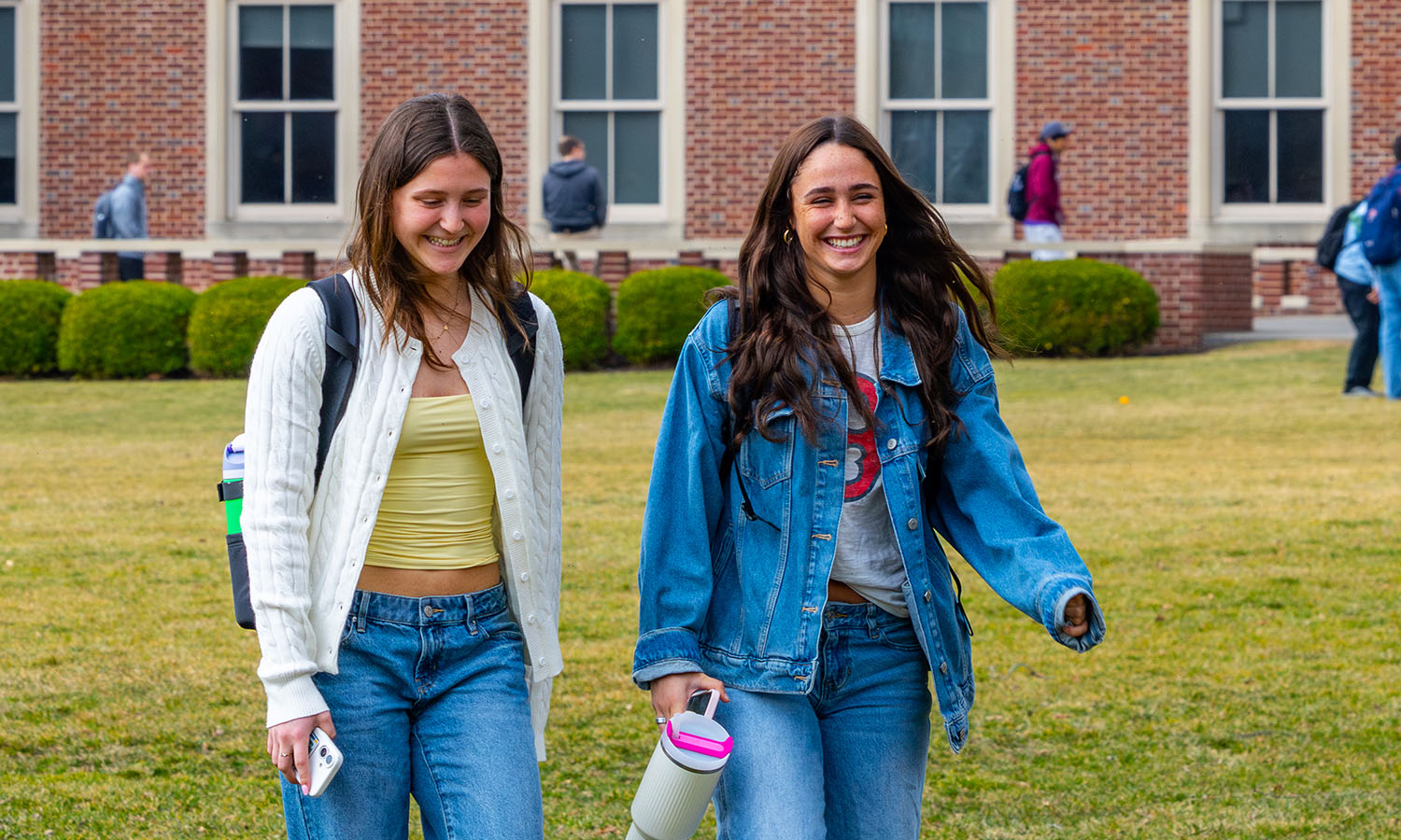 Brynn Schneider ’29 and Sofia Carney ’29 walk across Stern Lawn following class. 