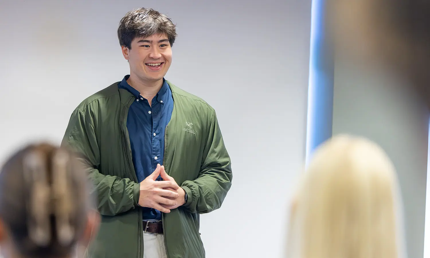 Tae Suh '26, MSM '27 gives a presentation during "Business Communication" with Associate Provost Susan Pliner. 