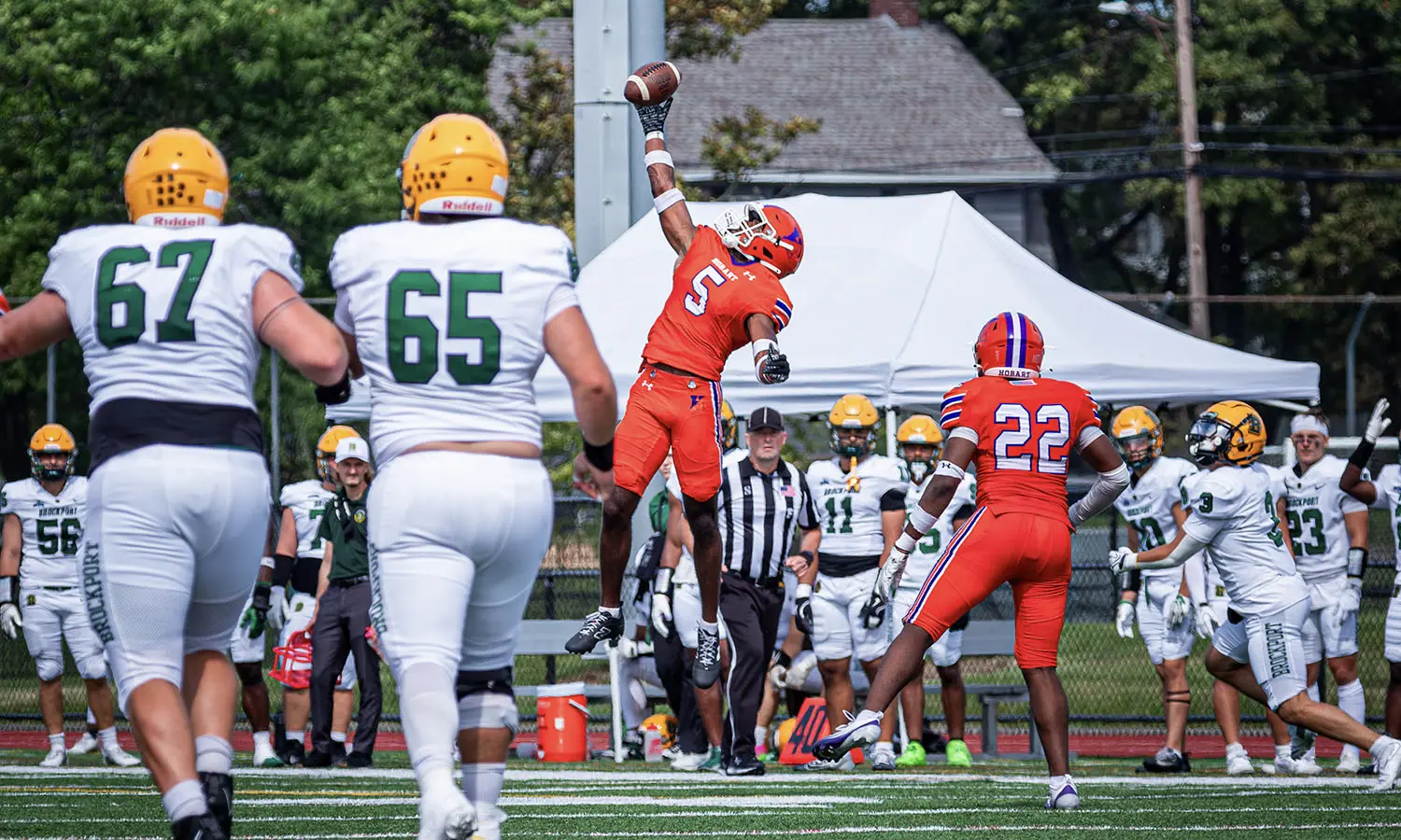 Zeshan Dixon ’27 makes a leaping, one-handed interception during the football team’s 27-14 win over Brockport. The spectacular play landed on ESPN’s SportsCenter Top 10. 
