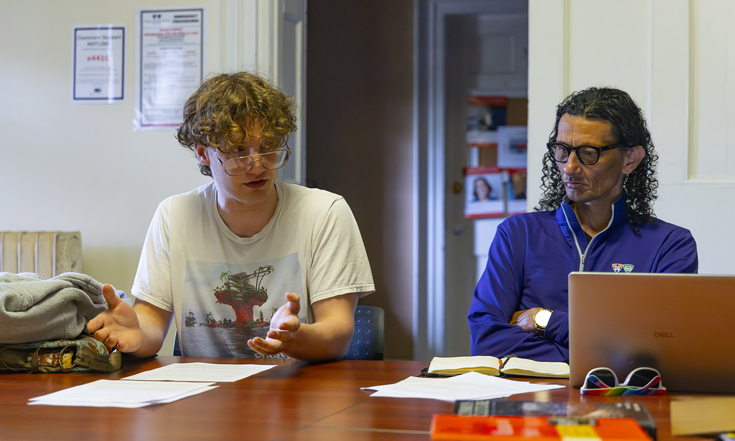 Hillel Wasserman '28 discusses his summer research project 'The Figure of the Askari within the African context’ with Associate Professor of History Virgil Slade.  