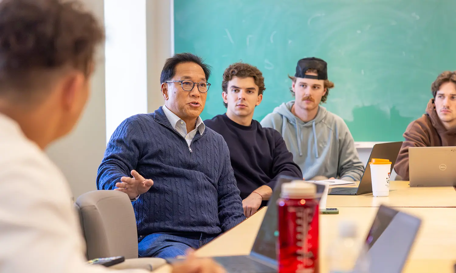 HWS Trustee Stephen Wong ’89, Managing Partner at Valley Capital Partners who was previously Managing Director and Chairman of Hong Kong Investment Banking at Goldman Sachs, leads a discussion with members of the HWS AI Club.  