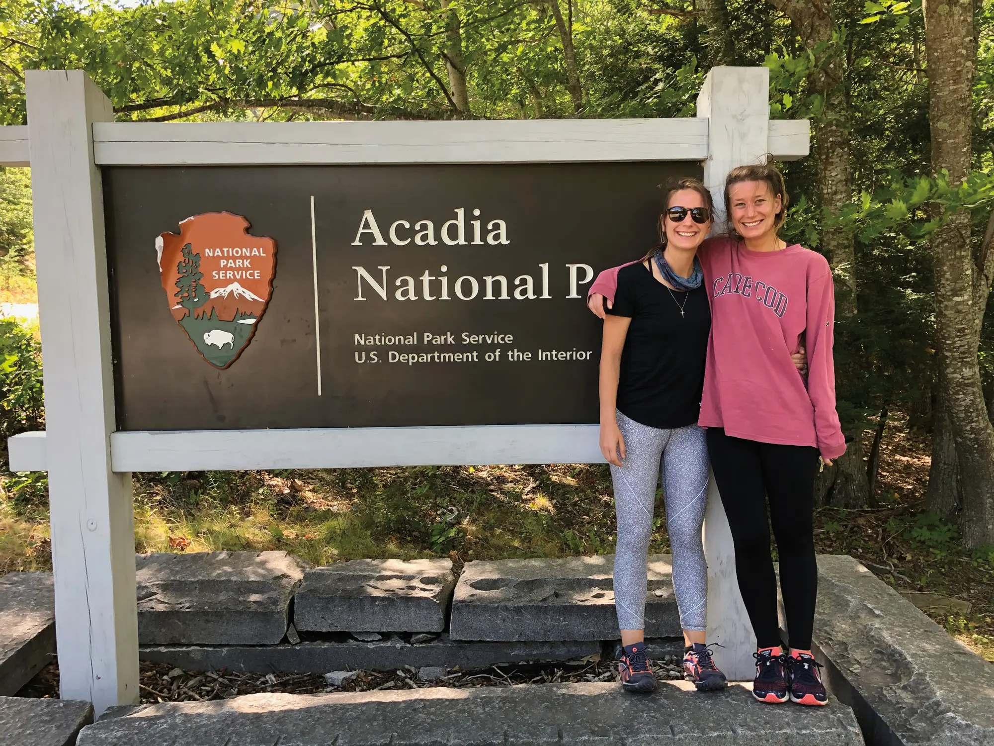 Sisters and travel partners Sarah Tarantino McCabe
’12 and Jessica Tarantino Curtis ’12 hiked Acadia
National Park in Bar Harbor, Maine.