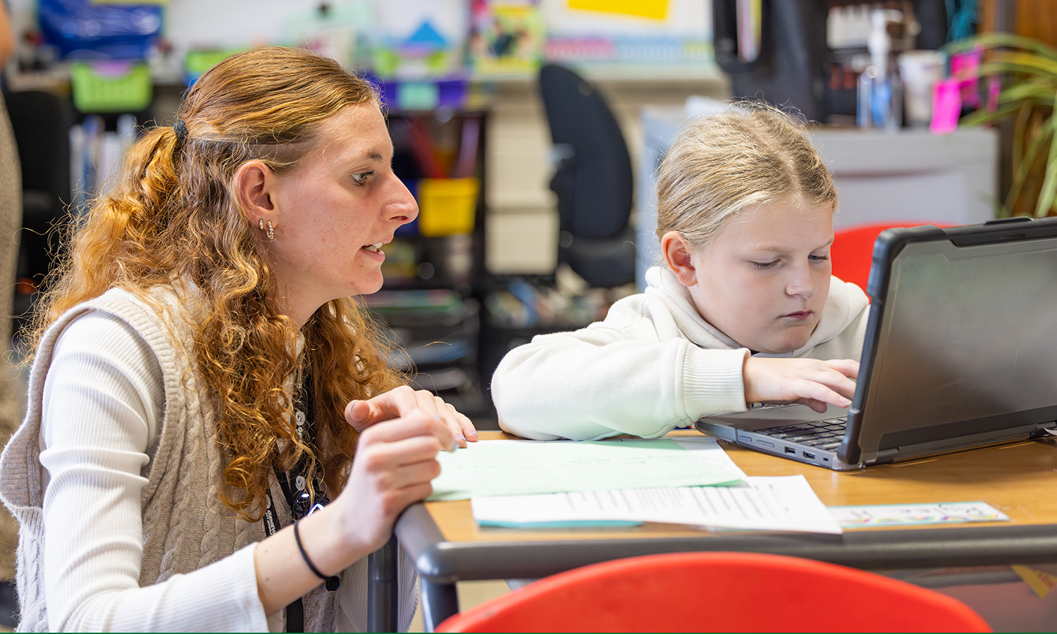 Barr teaching students at North Street School