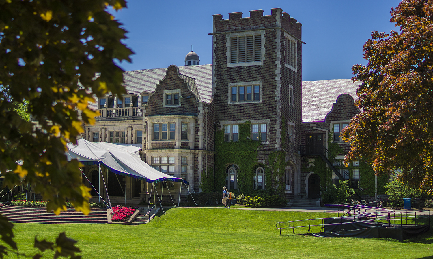 Students walk to Maym